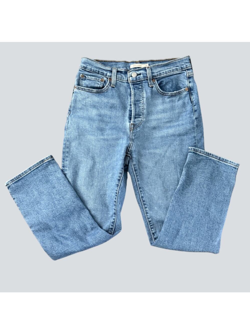 Levi's Wedgie Straight High Rise Jeans Light Wash Size 30 Button Fly